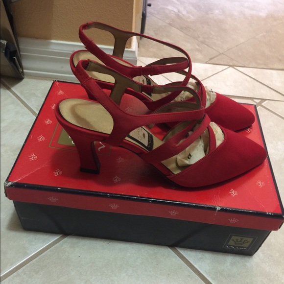 NIB Nina Heels - Picture 3 of 4